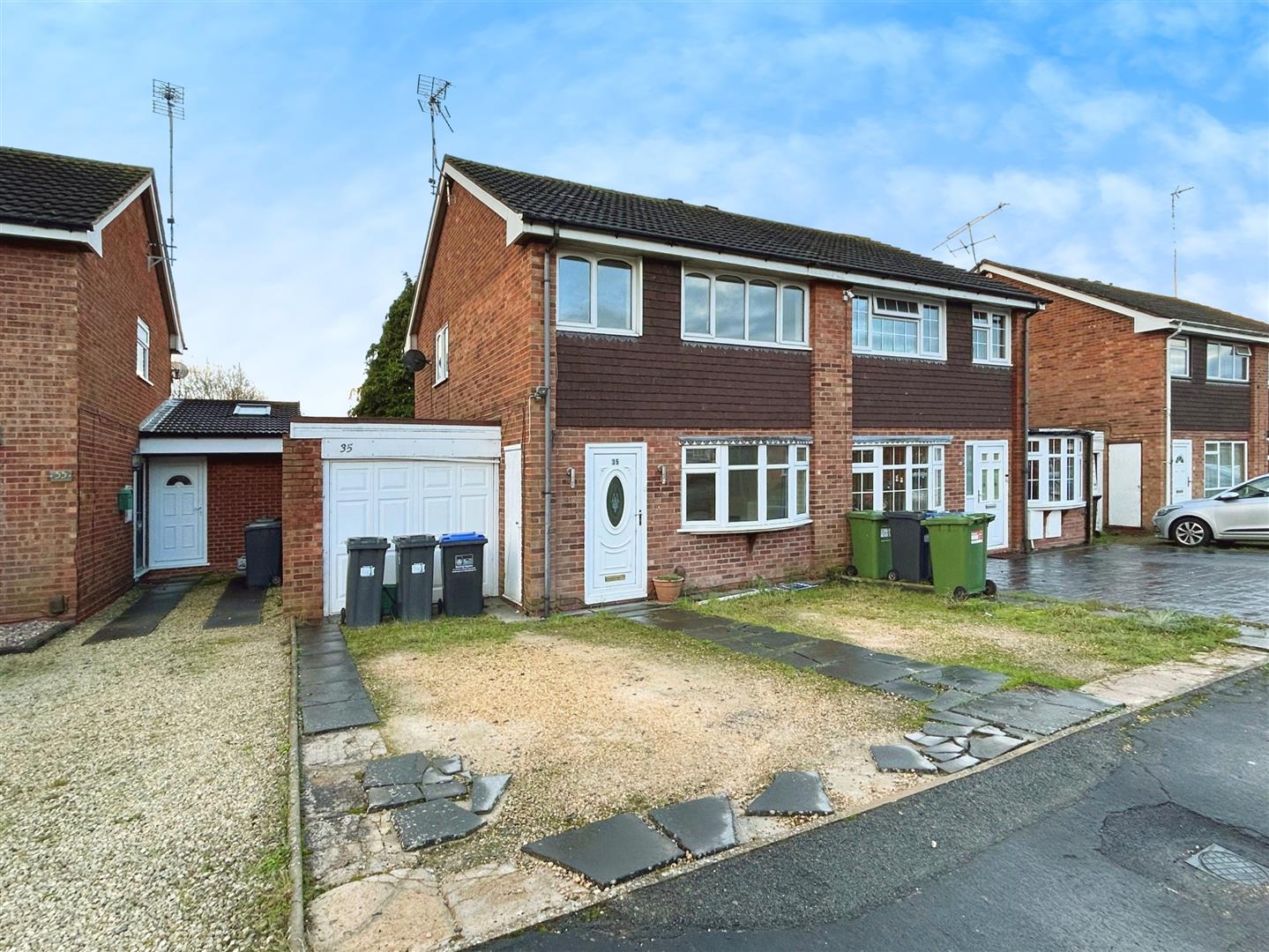 Loveitts Sales Kirby Avenue, Woodloes Park, Warwick.